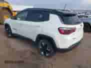 2018 Jeep Compass Trailhawk z VIN 3C4NJDDB8JT234574, wystawiony jako IAAI lot #43049041 z przebiegiem 93 968 mil mil oraz . Historia ofert i sprzedaży dostępna na DreamBid. Obrazek 3.