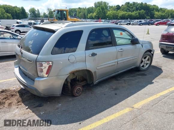 2005 Chevrolet Equinox LT с VIN 2CNDL73F756040975, выставлен на аукционе IAAI как лот 43042043 с пробегом Не указан миль и . История ставок и продаж доступна на DreamBid. Изображение 4.