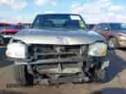 2004 Nissan Frontier XE z VIN 1N6ED27TX4C430206, wystawiony jako IAAI lot #41461934 z przebiegiem 238 555 mil mil oraz . Historia ofert i sprzedaży dostępna na DreamBid. Obrazek 6.