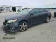2013 Toyota Camry SE z VIN 4T1BF1FK9DU693943, wystawiony jako Copart lot #82423845 z przebiegiem 357 152 mil mil oraz Szkoda całkowita • Salvage title. Historia ofert i sprzedaży dostępna na DreamBid. Obrazek 1.