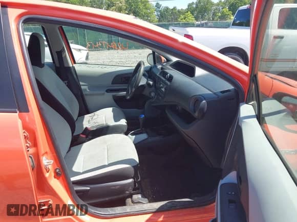 2012 Toyota Prius One z VIN JTDKDTB38C1017620, wystawiony jako IAAI lot #42647343 z przebiegiem 146 011 mil mil oraz . Historia ofert i sprzedaży dostępna na DreamBid. Obrazek 5.