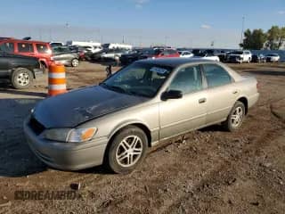 2000 Toyota Camry LE z VIN 4T1BF22K3YU094084, wystawiony jako Copart lot #87425025 z przebiegiem 122 031 mil mil oraz Czysty tytuł • Clean title. Historia ofert i sprzedaży dostępna na DreamBid. Obrazek 1.