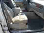 2008 Chevrolet Suburban LTZ z VIN 3GNFK16368G167473, wystawiony jako IAAI lot #42809613 z przebiegiem 286 134 mil mil oraz . Historia ofert i sprzedaży dostępna na DreamBid. Obrazek 5.