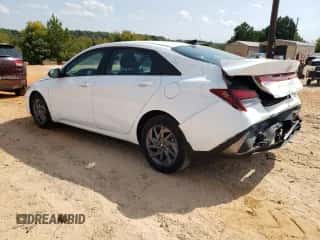 2024 Hyundai Elantra SEL с VIN KMHLM4DG3RU678419, выставлен на аукционе Copart как лот 81804365 с пробегом 6 886 миль миль и Списание • Salvage title. История ставок и продаж доступна на DreamBid. Изображение 2.