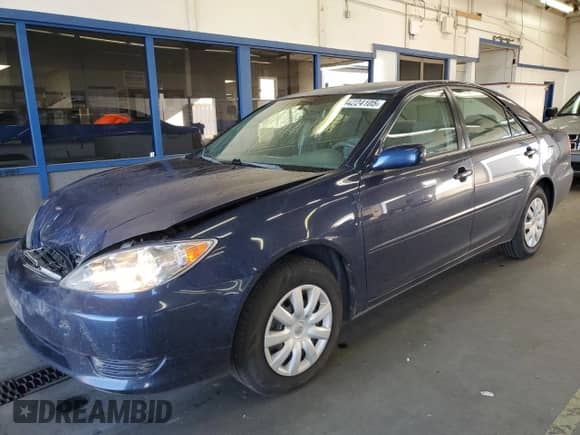 2006 Toyota Camry LE z VIN 4T1BE32K56U162973, wystawiony jako Copart lot #84224105 z przebiegiem 240 477 mil mil oraz Szkoda całkowita • Salvage title. Historia ofert i sprzedaży dostępna na DreamBid. Obrazek 1.