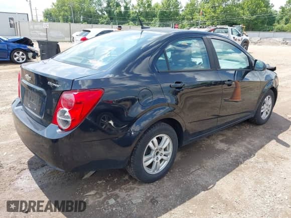 2012 Chevrolet Sonic LS с VIN 1G1JA5SH7C4159928, выставлен на аукционе IAAI как лот 42970017 с пробегом 142 171 миль миль и . История ставок и продаж доступна на DreamBid. Изображение 4.