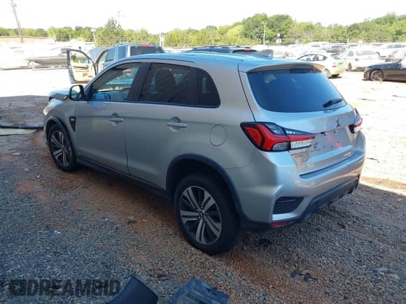 2021 Mitsubishi Outlander ES z VIN JA4APUAU0MU005863, wystawiony jako IAAI lot #43105275 z przebiegiem 65 449 mil mil oraz . Historia ofert i sprzedaży dostępna na DreamBid. Obrazek 3.