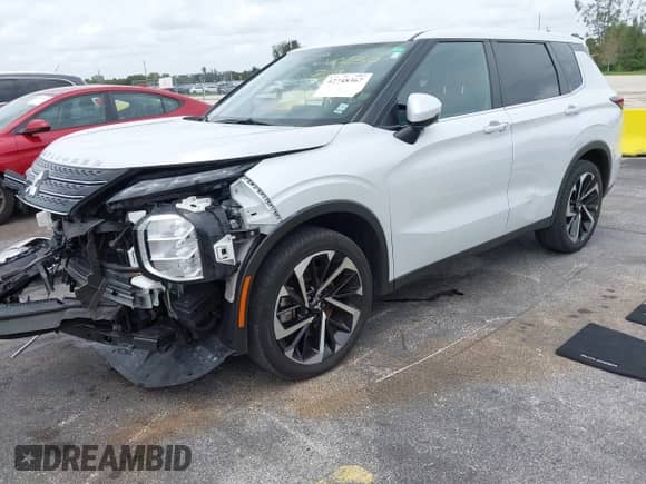 2023 Mitsubishi Outlander SE z VIN JA4J3UA88PZ060230, wystawiony jako IAAI lot #42748367 z przebiegiem 36 704 mil mil oraz . Historia ofert i sprzedaży dostępna na DreamBid. Obrazek 6.