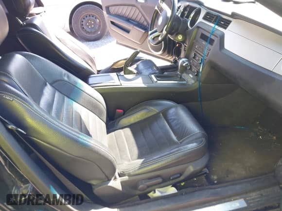 2012 Ford Mustang V6 с VIN 1ZVBP8EM6C5255710, выставлен на аукционе IAAI как лот 43094136 с пробегом 180 229 миль миль и . История ставок и продаж доступна на DreamBid. Изображение 5.