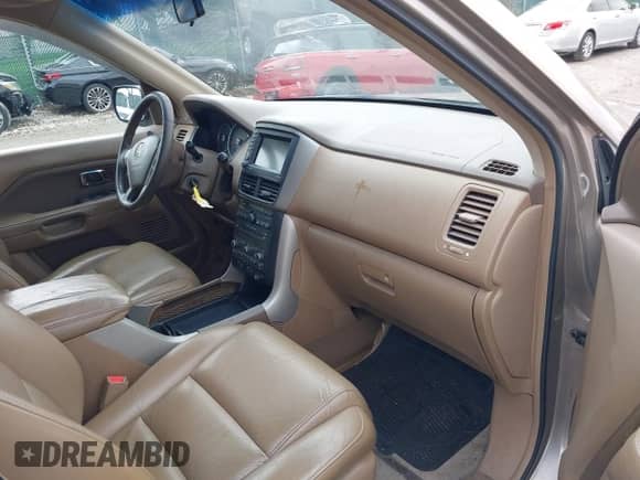 2006 Honda Pilot EX-L z VIN 5FNYF28756B008300, wystawiony jako IAAI lot #42543571 z przebiegiem 175 273 mil mil oraz . Historia ofert i sprzedaży dostępna na DreamBid. Obrazek 5.