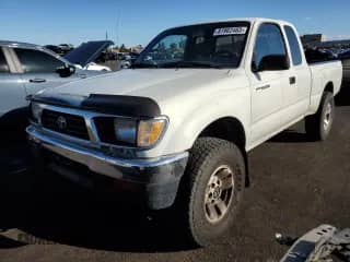 1997 Toyota Tacoma z VIN 4TAWM72N4VZ311526, wystawiony jako Copart lot #81962465 z przebiegiem 176 714 mil mil oraz Czysty tytuł • Clean title. Historia ofert i sprzedaży dostępna na DreamBid. Obrazek 1.