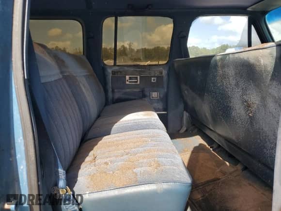 1988 Chevrolet Suburban с VIN 1GNEV16K8JF196619, выставлен на аукционе Copart как лот 78754204 с пробегом 91 294 миль миль и Списание • Salvage title. История ставок и продаж доступна на DreamBid. Изображение 11.