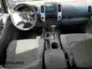 2011 Nissan Frontier SV z VIN 1N6AD0FV0BC428631, wystawiony jako Copart lot #54366055 z przebiegiem 209 138 mil mil oraz Szkoda całkowita • Salvage title. Historia ofert i sprzedaży dostępna na DreamBid. Obrazek 8.