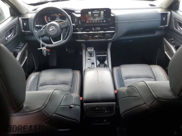 2022 Nissan Pathfinder Platinum с VIN 5N1DR3DH6NC242690, выставлен на аукционе Copart как лот 67218975 с пробегом 34 096 миль миль и Списание • Salvage title. История ставок и продаж доступна на DreamBid. Изображение 8.