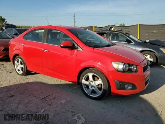 2015 Chevrolet Sonic LTZ z VIN 1G1JE5SB5F4122574, wystawiony jako Copart lot #72088945 z przebiegiem 143 933 mil mil oraz Czysty tytuł • Clean title. Historia ofert i sprzedaży dostępna na DreamBid. Obrazek 4.