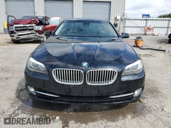 2011 BMW 5 Series 550i xDrive с VIN WBAFU9C59BC783229, выставлен на аукционе Copart как лот 83753945 с пробегом 155 095 миль миль и Чистый • Clean title. История ставок и продаж доступна на DreamBid. Изображение 5.