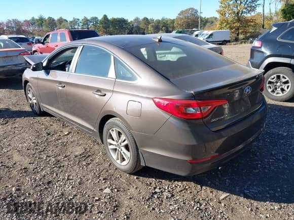 2016 Hyundai Sonata SE with VIN 5NPE24AF6GH306286, listed as a IAAI auction lot 43495510 with 148,570 mi miles and . Bid and sale history available at DreamBid. Image 3.