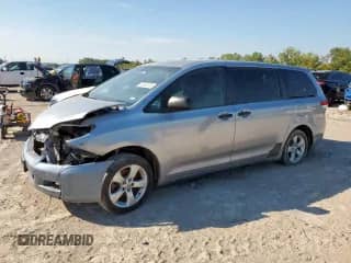 2013 Toyota Sienna L с VIN 5TDZK3DC4DS296263, выставлен на аукционе Copart как лот 85862055 с пробегом Не указан миль и Списание • Salvage title. История ставок и продаж доступна на DreamBid. Изображение 1.