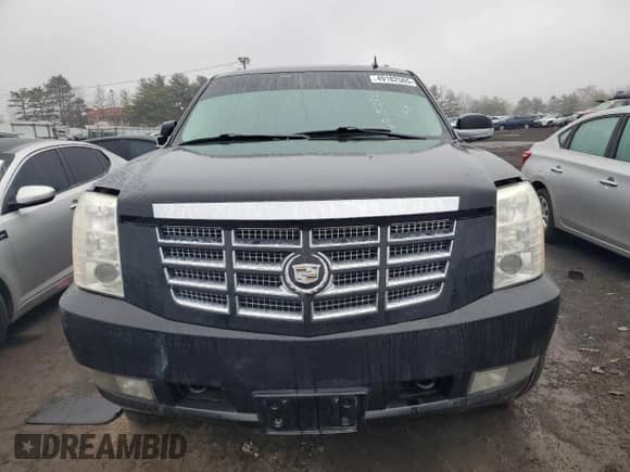 2010 Cadillac Escalade ESV Premium z VIN 1GYUKJEF4AR182436, wystawiony jako Copart lot #49182565 z przebiegiem 200 603 mil mil oraz Czysty tytuł • Clean title. Historia ofert i sprzedaży dostępna na DreamBid. Obrazek 5.