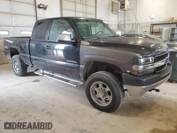 2001 Chevrolet Silverado 2500HD LS z VIN 1GCHK29U21E258040, wystawiony jako Copart lot #64043465 z przebiegiem 259 626 mil mil oraz Szkoda całkowita • Salvage title. Historia ofert i sprzedaży dostępna na DreamBid. Obrazek 4.