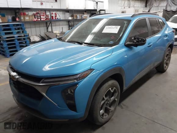 2025 Chevrolet Trax LT with VIN KL77LHEP2SC051542, listed as a IAAI auction lot 42881478 with 19,817 mi miles and . Bid and sale history available at DreamBid. Image 2.
