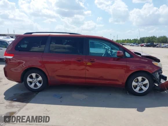 2013 Toyota Sienna LE AAS with VIN 5TDKK3DC8DS352223, listed as a IAAI auction lot 43113867 with 224,406 mi miles and . Bid and sale history available at DreamBid. Image 14.