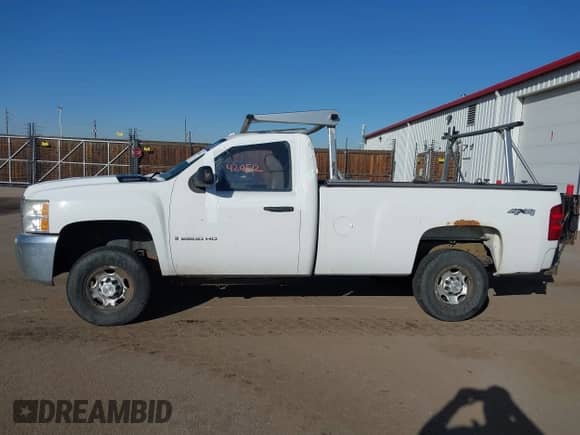 2008 Chevrolet Silverado 2500HD Work Truck z VIN 1GCHK24K88E143605, wystawiony jako IAAI lot #41420512 z przebiegiem 263 878 mil mil oraz . Historia ofert i sprzedaży dostępna na DreamBid. Obrazek 14.