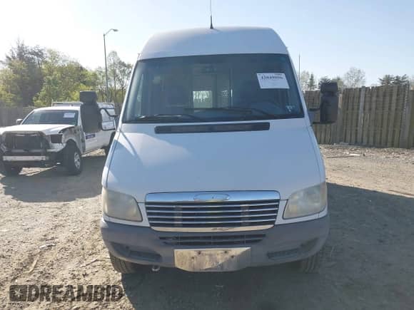 2004 Dodge Sprinter with VIN WD2PD744245615309, listed as a IAAI auction lot 42049056 with 161,393 mi miles and . Bid and sale history available at DreamBid. Image 6.