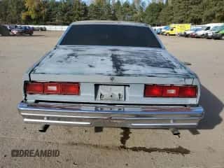 1977 Chevrolet Impala z VIN IL69U7J272968, wystawiony jako Copart lot #75909154 z przebiegiem Nie podano mil oraz Szkoda całkowita • Salvage title. Historia ofert i sprzedaży dostępna na DreamBid. Obrazek 6.
