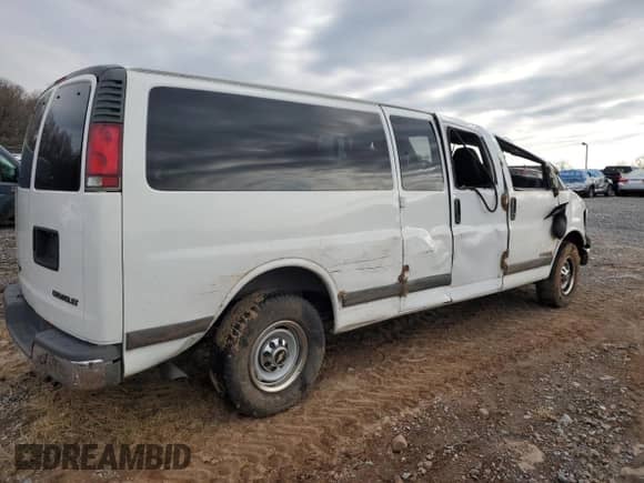 2002 Chevrolet Express с VIN 1GAHG39R121100096, выставлен на аукционе Copart как лот 84198674 с пробегом Не указан миль и Списание • Salvage title. История ставок и продаж доступна на DreamBid. Изображение 3.