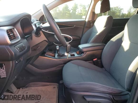 2017 Kia Sorento LX with VIN 5XYPGDA50HG329413, listed as a Copart auction lot 70148875 with 111,594 mi miles and Salvage title. Bid and sale history available at DreamBid. Image 7.