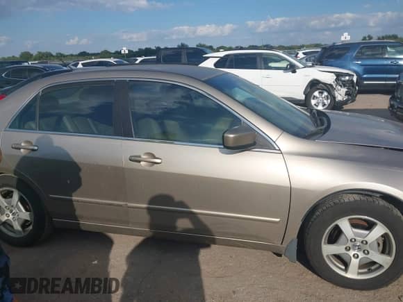 2005 Honda Accord with VIN JHMCN36425C010253, listed as a IAAI auction lot 43314891 with 238,099 mi miles and . Bid and sale history available at DreamBid. Image 13.