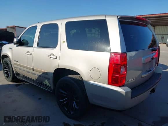 2008 Chevrolet Tahoe z VIN 1GNFC13508R215231, wystawiony jako IAAI lot #42958924 z przebiegiem 285 242 mil mil oraz . Historia ofert i sprzedaży dostępna na DreamBid. Obrazek 3.