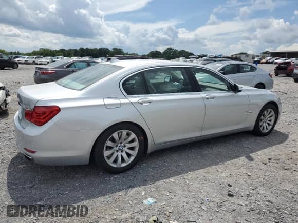 2011 BMW 7 Series 750Li xDrive z VIN WBAKC8C50BC433869, wystawiony jako Copart lot #64087635 z przebiegiem 122 173 mil mil oraz Szkoda całkowita • Salvage title. Historia ofert i sprzedaży dostępna na DreamBid. Obrazek 3.