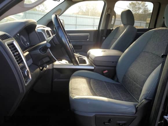 2018 Ram 1500 Big Horn z VIN 1C6RR6LT5JS147417, wystawiony jako Copart lot #86775465 z przebiegiem 61 515 mil mil oraz Szkoda całkowita • Salvage title. Historia ofert i sprzedaży dostępna na DreamBid. Obrazek 7.