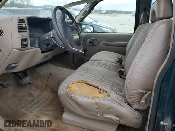 1997 Chevrolet Silverado 1500 with VIN 1GCEC19W1VE157394, listed as a Copart auction lot 44196375 with 232,327 mi miles and Salvage title. Bid and sale history available at DreamBid. Image 7.