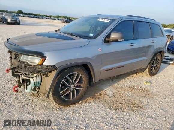 2017 Jeep Grand Cherokee Trailhawk z VIN 1C4RJFLG1HC737735, wystawiony jako Copart lot #67543745 z przebiegiem 82 126 mil mil oraz Szkoda całkowita • Salvage title. Historia ofert i sprzedaży dostępna na DreamBid. Obrazek 1.
