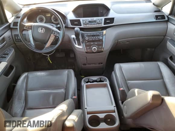 2013 Honda Odyssey Touring z VIN 5FNRL5H93DB050994, wystawiony jako Copart lot #89448415 z przebiegiem 138 294 mil mil oraz Czysty tytuł • Clean title. Historia ofert i sprzedaży dostępna na DreamBid. Obrazek 8.