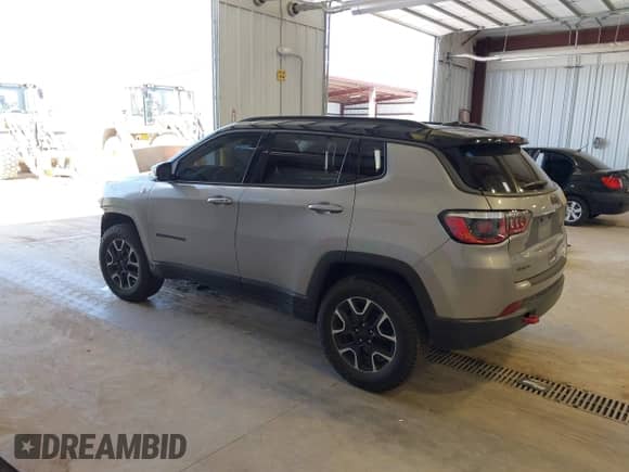 2020 Jeep Compass Trailhawk с VIN 3C4NJDDB3LT163111, выставлен на аукционе IAAI как лот 42343776 с пробегом 98 493 миль миль и . История ставок и продаж доступна на DreamBid. Изображение 3.