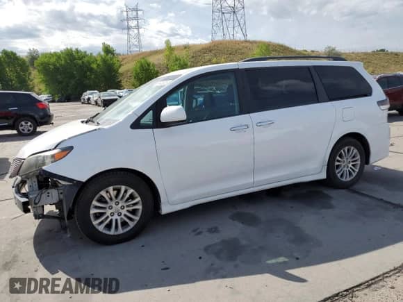 2013 Toyota Sienna SE with VIN 5TDXK3DC5DS339046, listed as a Copart auction lot 65645635 with 117,114 mi miles and Salvage title. Bid and sale history available at DreamBid. Image 1.