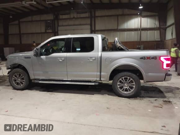 2020 Ford F-150 XL с VIN 1FTEW1EP1LFB12162, выставлен на аукционе IAAI как лот 41211017 с пробегом 82 920 миль миль и . История ставок и продаж доступна на DreamBid. Изображение 15.