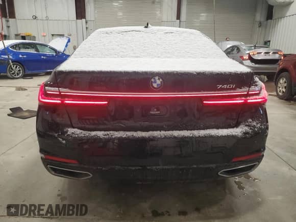 2021 BMW 7 Series 740i z VIN WBA7T2C09MCF07657, wystawiony jako Copart lot #44993824 z przebiegiem 47 837 mil mil oraz Nie do naprawy • Non repairable. Historia ofert i sprzedaży dostępna na DreamBid. Obrazek 6.