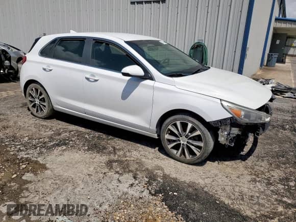 2019 Hyundai Elantra z VIN KMHH35LE1KU088532, wystawiony jako Copart lot #70349055 z przebiegiem 94 608 mil mil oraz Czysty tytuł • Clean title. Historia ofert i sprzedaży dostępna na DreamBid. Obrazek 4.