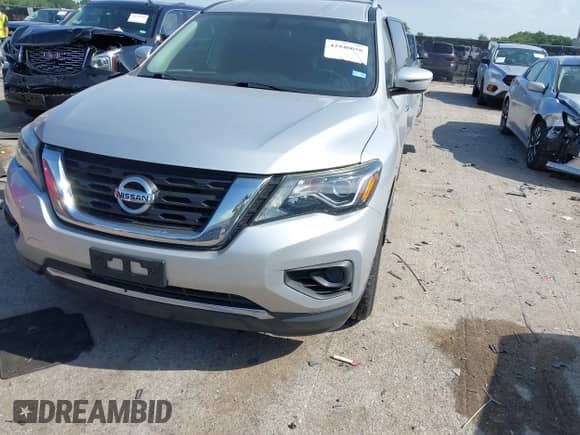 2020 Nissan Pathfinder S z VIN 5N1DR2AN4LC577626, wystawiony jako IAAI lot #42446656 z przebiegiem 64 176 mil mil oraz . Historia ofert i sprzedaży dostępna na DreamBid. Obrazek 17.