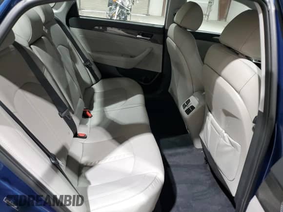 2019 Hyundai Sonata Sport с VIN 5NPE34AF4KH790853, выставлен на аукционе Copart как лот 87440085 с пробегом 43 068 миль миль и Списание • Salvage title. История ставок и продаж доступна на DreamBid. Изображение 10.
