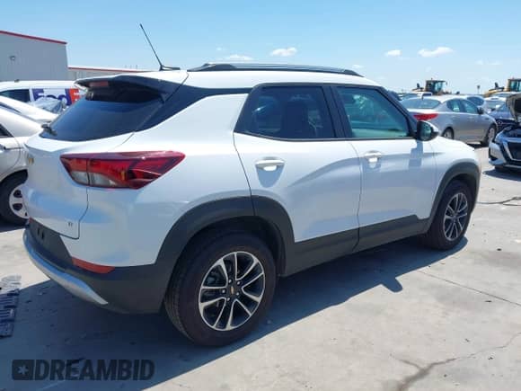 2025 Chevrolet TrailBlazer LT with VIN KL79MPSPXSB137174, listed as a IAAI auction lot 43005448 with 18,846 mi miles and . Bid and sale history available at DreamBid. Image 4.