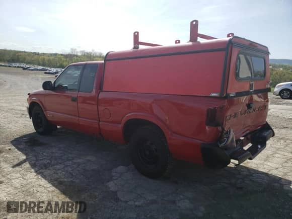 1994 Chevrolet S-10 LS с VIN 1GCCS19Z5RK118190, выставлен на аукционе Copart как лот 55105545 с пробегом 284 148 миль миль и Списание • Salvage title. История ставок и продаж доступна на DreamBid. Изображение 2.