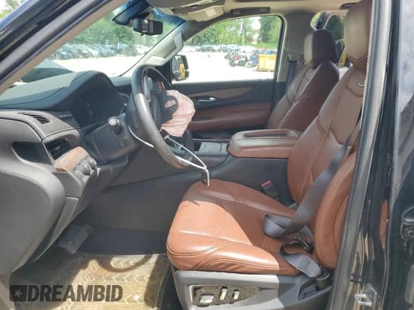 2017 Cadillac Escalade Premium Luxury z VIN 1GYS4CKJ5HR219686, wystawiony jako Copart lot #64256615 z przebiegiem 92 501 mil mil oraz Szkoda całkowita • Salvage title. Historia ofert i sprzedaży dostępna na DreamBid. Obrazek 7.