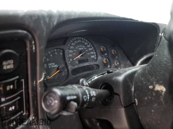 2004 Chevrolet Silverado 1500 LS z VIN 1GCEK14TX4E200662, wystawiony jako Copart lot #59854195 z przebiegiem Nie podano mil oraz Nie do naprawy • Non repairable. Historia ofert i sprzedaży dostępna na DreamBid. Obrazek 9.