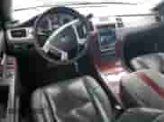 2010 Cadillac Escalade ESV Premium z VIN 1GYUKJEF4AR182436, wystawiony jako Copart lot #49182565 z przebiegiem 200 603 mil mil oraz Czysty tytuł • Clean title. Historia ofert i sprzedaży dostępna na DreamBid. Obrazek 8.